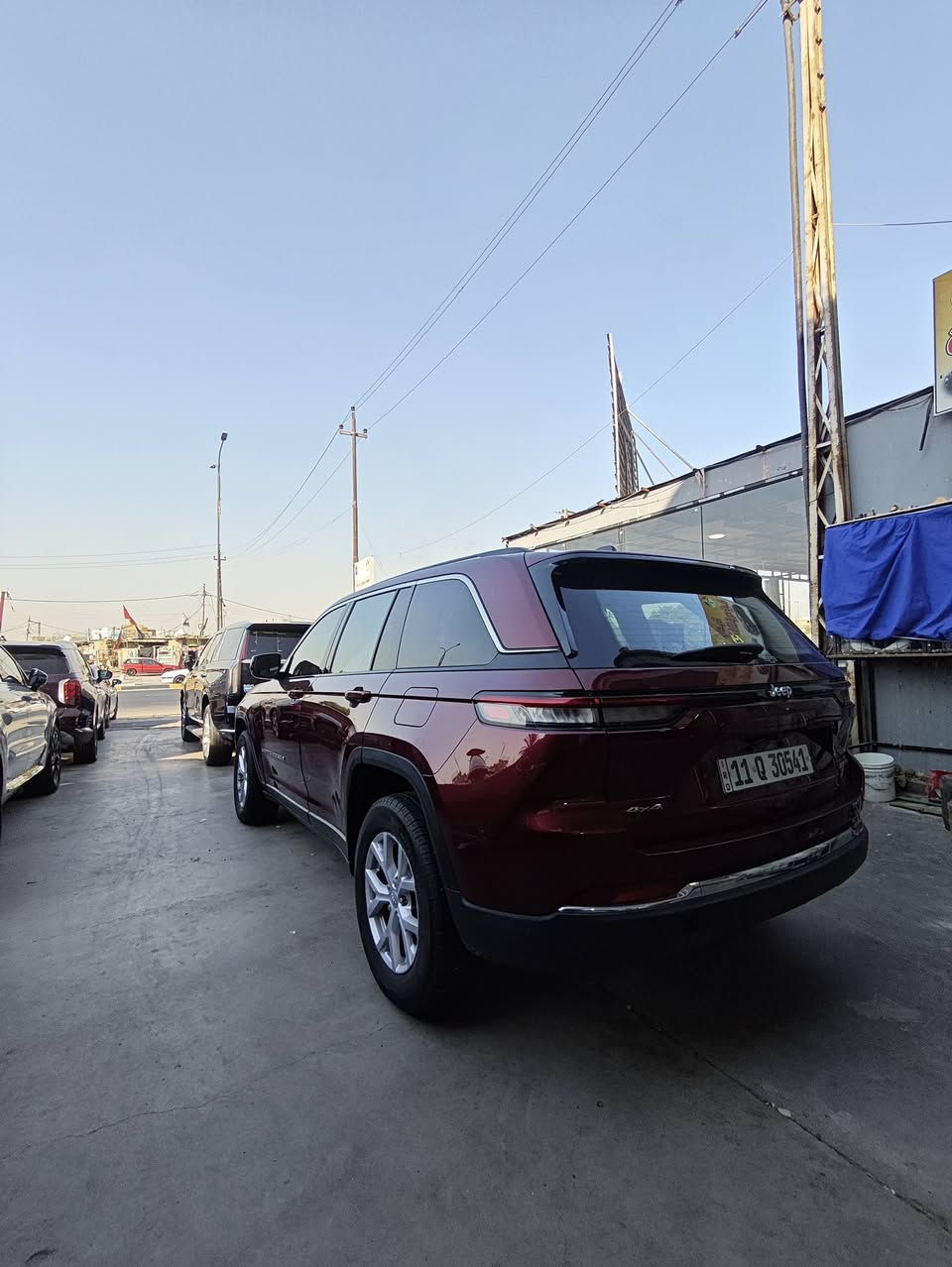 جيب جراند شيروكي Limited موديل 2022
✅ محرك 3.6 لتر V6 بقوة 293 حصان
✅ جير أوتوماتيك 8 سرعات
✅ دفع رباعي (4×4)
✅ شاشة وسطية كبيرة Uconnect مع Apple CarPlay وAndroid Auto
✅ مقاعد جلد كهربائية مع تدفئة
✅ كاميرا خلفية وحساسات أمامية وخلفية
✅ مثبت سرعة ذكي وأنظمة أمان متطورة
✅ باب خلفي كهربائي
✅ فتحة سقف بانوراما (إن وجدت)
✅ جنوط ألمنيوم قياس 20 إنش
✅ إضاءة LED كاملة

✨ سيارة تجمع بين الفخامة والقوة والاعتمادية، جاهزة للاستخدام وبحالة ممتازة.

للأستفسار : واتساب *********** - ابو جعفر
مكاني : بغداد / البلديات
