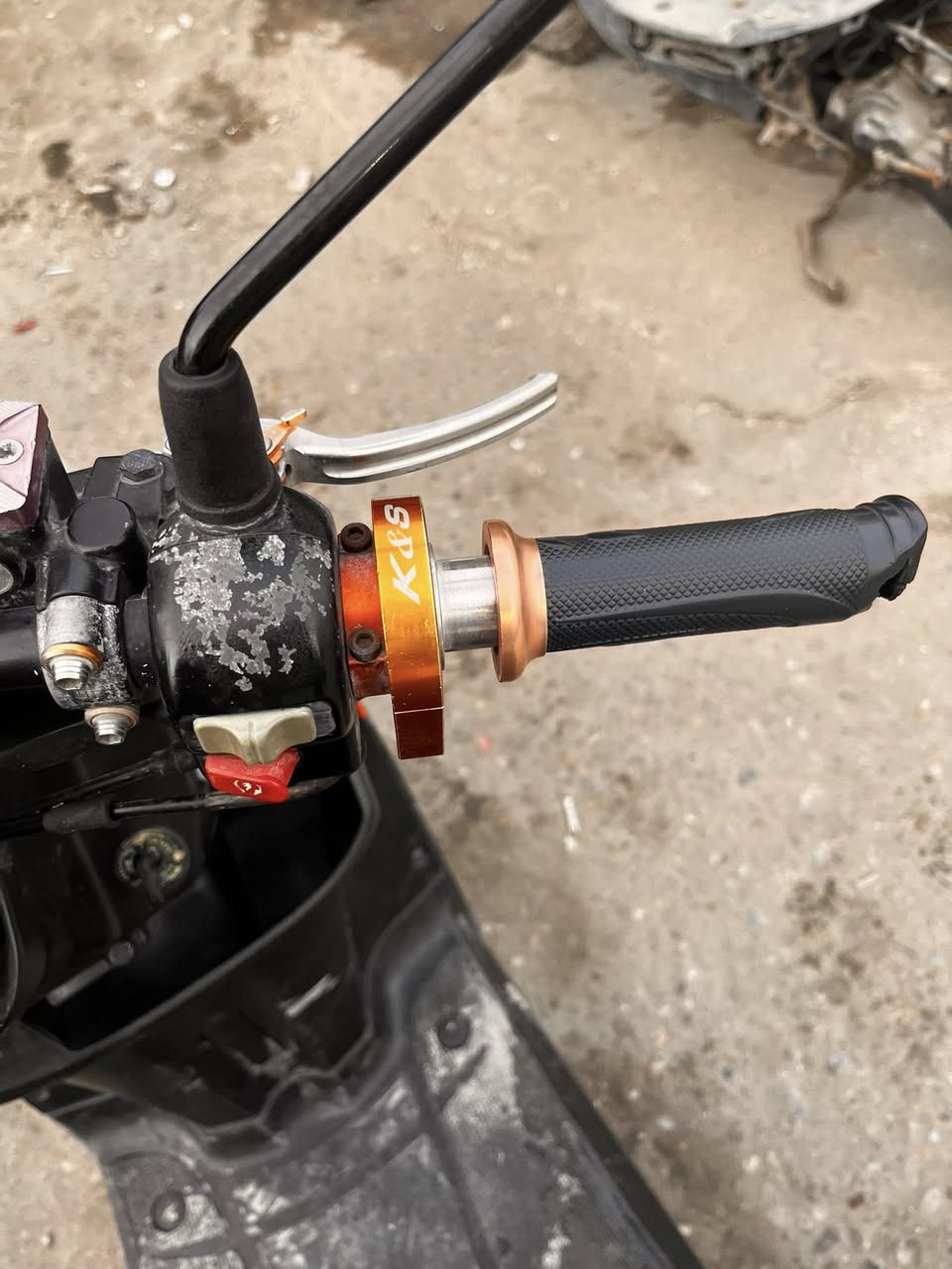 السلام عليكم ماكس بوليس مزوده بلاد برغي واحد مامفتوح بيها ولي يريد يستفسر هاذ الرقم ***********
