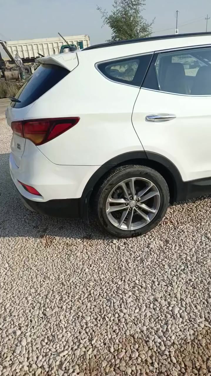 السلام عليكم 
سنتافي18 خليجي 6سلندر فول مواصفات عدا الفتحة ماشيه 125رقم جديد باسمي جاهزه من كلشي بية شخط بسيط وشبر بالجاملغ الامامي صلحتهن والباقي مكفول 7راكب للبيع اوالمراوس***********عارضه 215مكاني الديوانية
