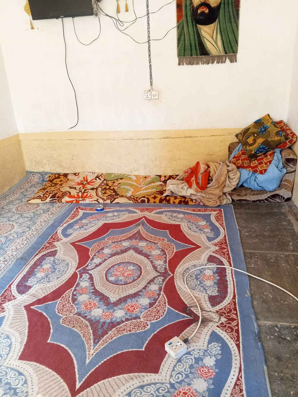 سلام عليكم بيت لبيع مساحه 100مربع مكان حي شرطه ديوانيه الغرفه ثنين وحده جوه وحده فوح افوك جه متروكه البيت نضيفه ***********
