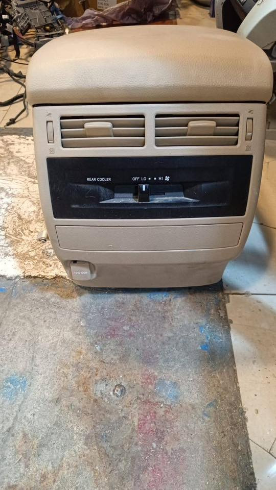 تتوفر لدينا ادوات احتياطية لاندكروزر لكزز برادو من موديل ٢٠٠٨ لحد موديل٢٠٢١ يوجد توصيل جميع محافظات العراق***********
