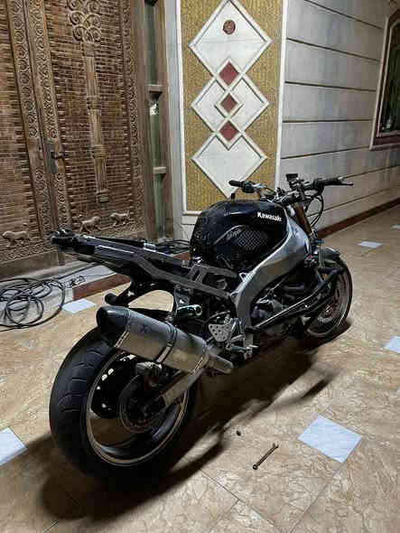 سلام عليكم دراجه كاوسكي 2004 دراجه شغاله بس واكفه بيه خانه وحده سعر خاص خبرني وتدلل ***********
