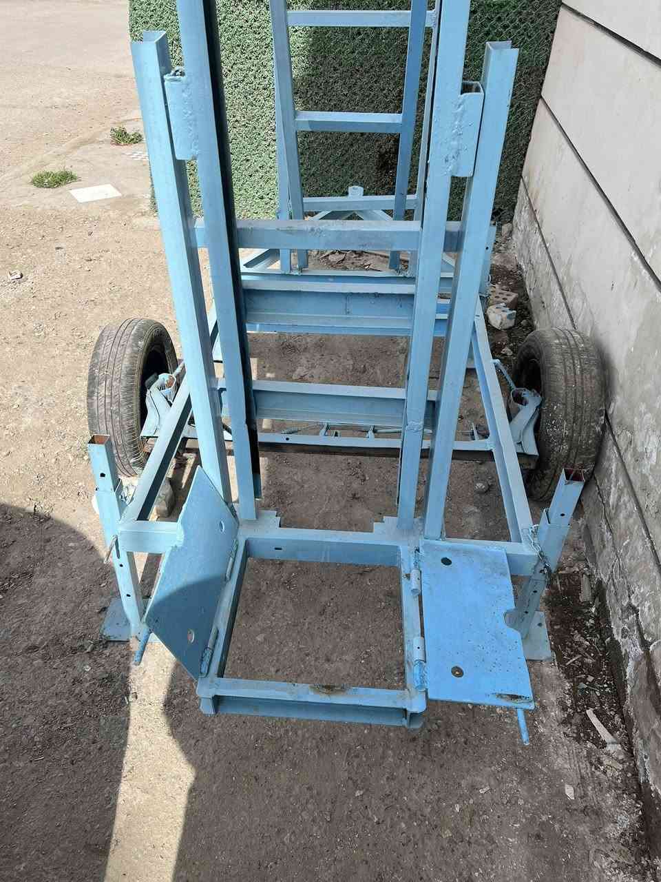 تصنيع حفارات كهربائية جديدة مع الملحقات بغداد الكاظمية ***********  سعر 3 مليون
حفاره كهربائيه للبيع جديده مرفوعه على اكسل و4 جكات توازن 
بواري 22 متر برينه حجم 14  بواري خاصه بل حفر 
ماطور حفر ايطالي سنكل 
ونج رفع تنزيل ايطالي سنكل 
جاهزه للشغل والسعر مناسب
