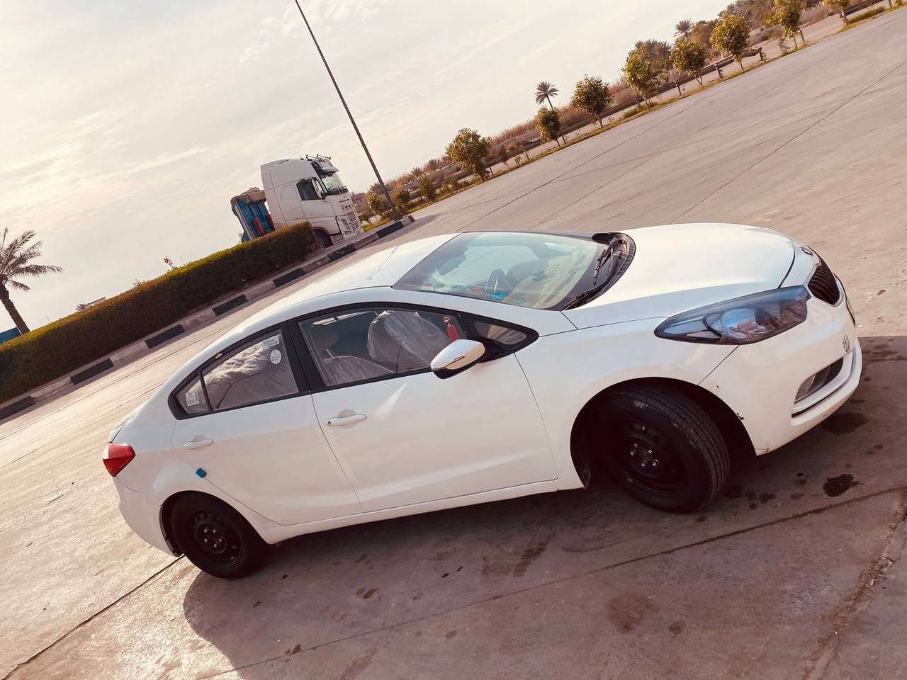 سلام عليكم
جمعة مباركة
اخوان سيراتو ١٣ شكل ١٥ ابيض رقم ذي قار دولي باسمي  كير مكينة حدادية تايرات تبريد تدفئة خير من الله دواخل نضيفة شاشة اندرويد كامرة بلوجكترات زنون  بيهة طرف الجاملغ الامامي صبغ ودوسات صبغ غير هذني ما بيهة  مكان السماوة السعر ١١٧ بي مجال ***********
ملاحضة:-  اخواني السوك كلشي بي اذا ما عجبكم السعر او السيارة  اندعيلي  بالرزق
