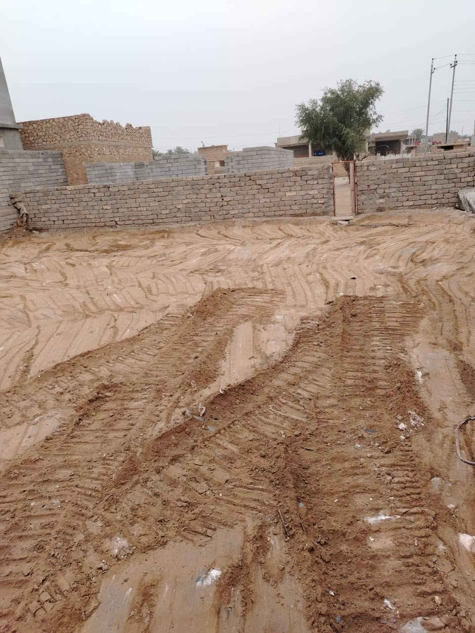 سلام عليكم يوجد لدينه نغار تفليش بيوت ورفع انغاض وتفليش أساس ونسلمك كاع بيضه رقم  الهاتف *********** .***********
