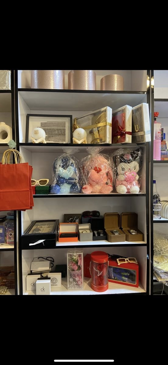 فاترينات للبيع استخدام قليل 
العدد ٧ 
الطول مترتين ونص 
العرض ٩٠سم
والعمق ٣٠ سم


**إذا كنت صاحب هذا الإعلان وتريد حذفه لأي سبب، رجاءا أرسل رسالة إلى الدعم الفني**