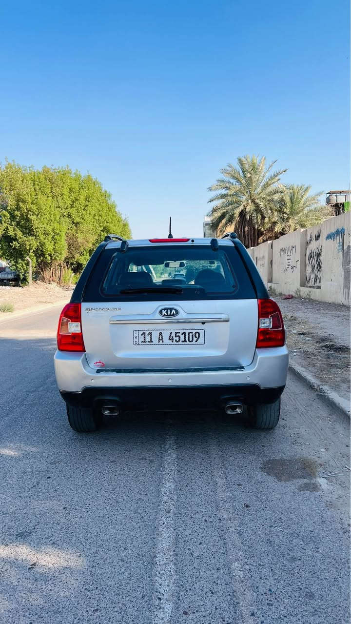 السلام عليكم سبورتج موديل ٢٠٠٩ وارد خليجي مكينه ٢٠٠٠ دوش بيها قطعتين صبغ وقطعتين رش اثر جراد ماشية ١٥٠الف كيلو  السيارة بدون أي دواخل تبريد مكينة كفالة مكانها بغداد العامرية رقم التلفون *********** بغداد, العراق
