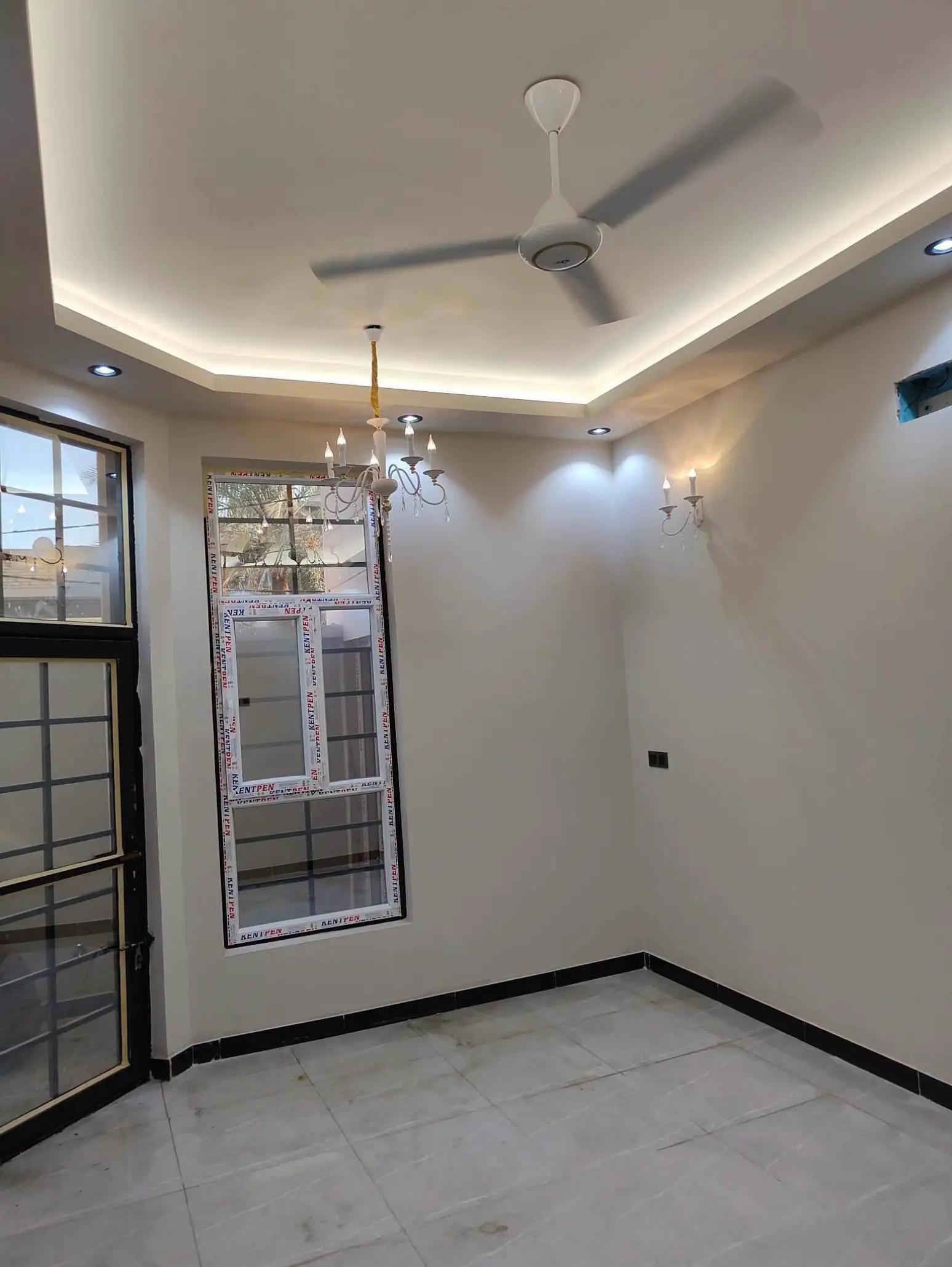 🏡 بيت للبيع في كربلاء – حي الحوراء 📍 العنوان: كربلاء، حي الحوراء جهة باب بغداد، عمود 37، نزلة القاضي./[ السعر 158 مليون[ 🔹 المساحة: 100 متر 🔹 الواجهة: 8 متر 🔹 النزال: 12.5 متر 🔹 البناء: طابقين 🔹 عدد الغرف: 4 غرف نوم 🔹 البناء جديد 🔹 المواد المستخدمة: طابوق جمهوري + كونكريت مسلح ✅ جميع الخدمات متوفرة ✅ تبليط، مجاري،  للمزيد من الاستفسار اتصل واتساب *********** /***********
