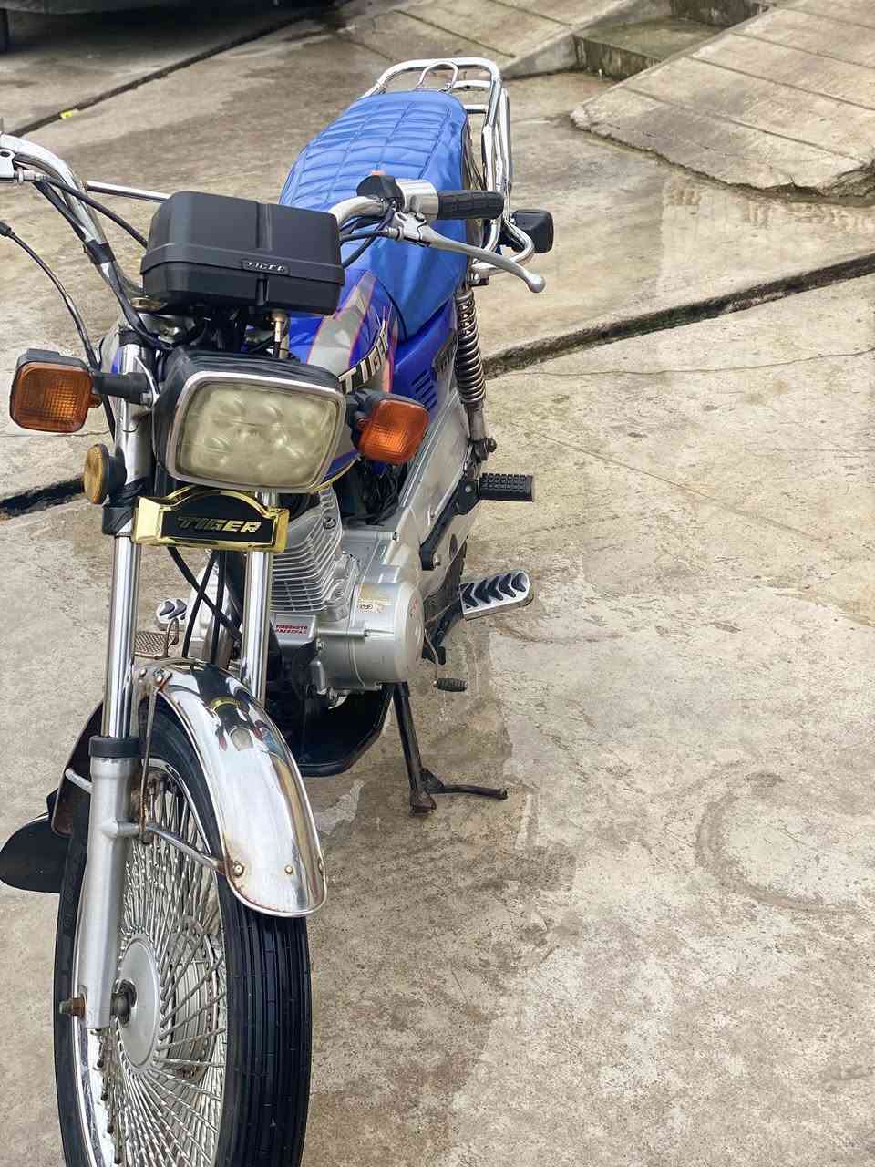 سلام عليكم ماطور 2020وزن ثقيل محرك شرط  لاصرف ولاه بخار شرط مامفتوح🔥 مكينتو تلمع لمع تحريكه معدل 🛫 كهربائيه كله شغاله محرك اخرس شرط تجي تفحص وتاخذ تايرات جدد دهن جديد ماطور كلو شرط ***********اتصل سعر 525وبي مجالل
