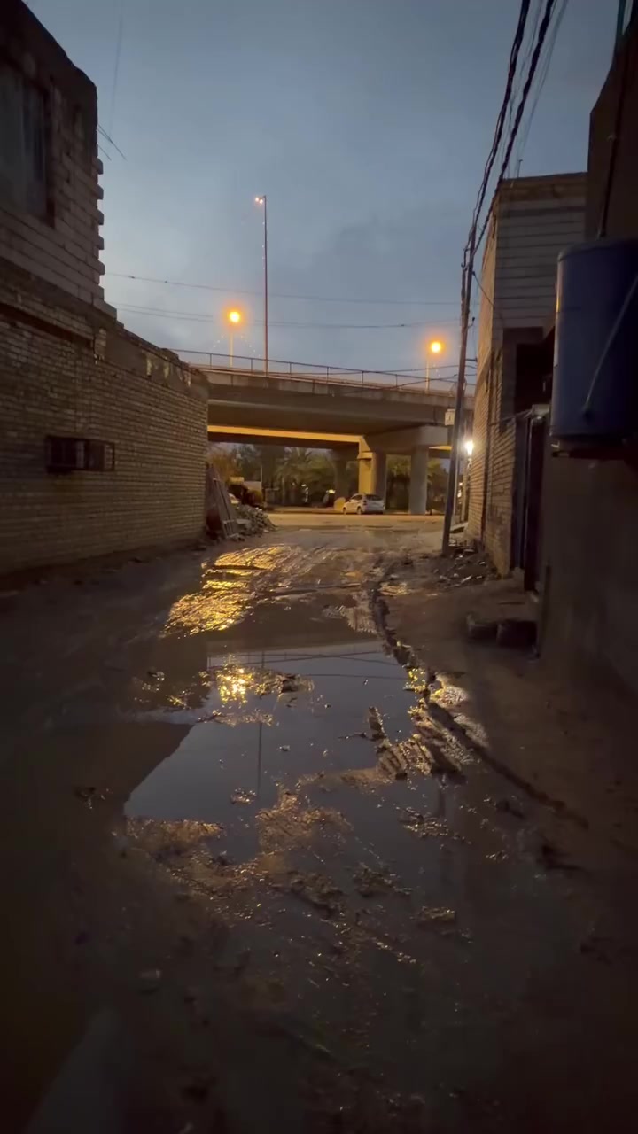 بيت للبيع مع الاثاث 100 متر بناء حديث درجه اولى 4 غرف نوم ستقبال مطبخ صحيات اقرار محكمه العنوان بليبيج قرب جسر المعارض 
 
***********
