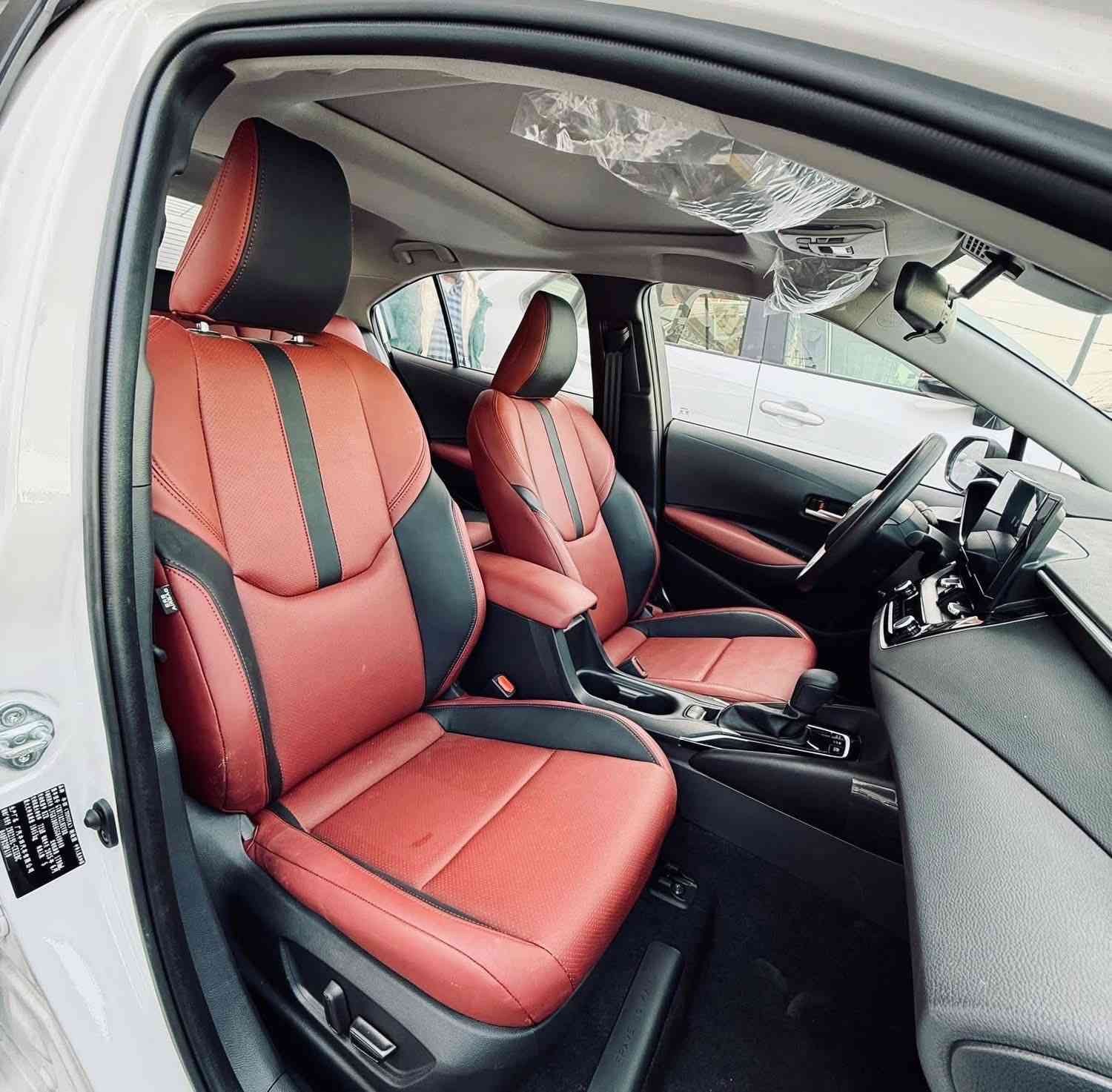 🔹 كورولا هايبرد 2025 – شكل الامريكي 🔹‏
‏HYBRID
‏MODEL 2025
‏0 KM 
‏COLOR WHITE 

محرك 1800 بانزين + هايبرد
فتحه سقف سلايت
مقاعد كهرباء 2 السائق والراكب 🔥🔥
رادار / تحديد مسار / اوتو ستوب 
مقاعد جلد احمر + اسود 
باقي المواصفات معروفه

لا تخلّي الفرصة تفوتك..السيارة جاهزة للاستلام الفوري ✅

‼️لمعرفه السعر علق برقم 1 او الاتصال‼️
دبل كرسي كهرباء وجلد ...
متوفر مرقم كامل سنويه ولوحات مثبته

عنوان الشركة📍.. بغداد - معارض البياع - الشارع الرئيسي

اوقات الدوام جميع ايام الاسبوع 
من الـ 10 صباحاً الى الـ 9:30 مساءً  

للاستفسار يرجى الاتصال على الارقام الاتية 📱:
 
***********
‭***********‬ 
***********
***********
