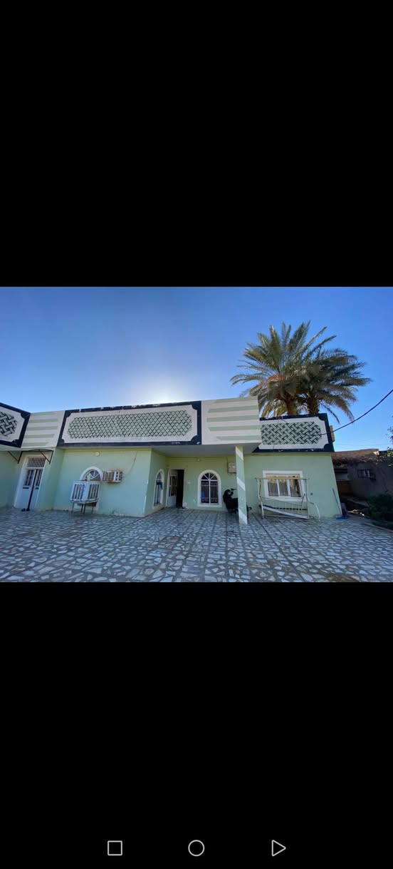 على بركة الله  دار مع قطعه  طابو ملك صرف في القلعه قرب ثانويه القلعه للبنين  مساحته في السند 850 متر واقع 
حال 800م  الوارد السنويي 7.500000 سبعه مليون  وخمسمائه الف دينار مأجر لشبكه اتصال فرصه اسثماريه الجاد بالشراء زياره المكتب الكائن حي الافراز قرب جامع القريشي او الاتصال *********** عندك عقار للبيع مستعدين للترويج
