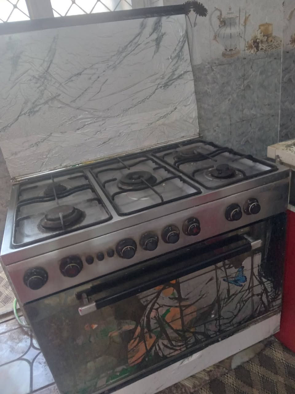سلام عليكم عدنه غراض للبيع كلمن وسعره نضيفات الكاونتر ٢٠٠  طباخ ب ٣٠٠ وبي مجال وجلسه.100  وتصال ع رقم   *********** مكان كربلاء حي زهراء
