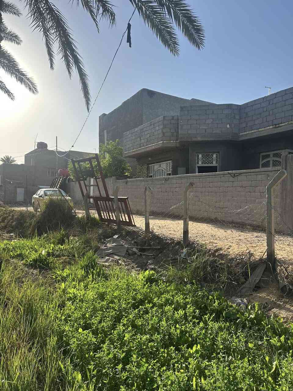 السلام عليكم….للبيع بيت طابق واحد زراعي مكاتبه ملحق حي النور…بناء طابوق جمهوري السقف صب جاهز للسكن سنةالبناء 2025
المساحه الكليه👈190م
الواجهه👈14م
النزال    👈13,500م
السعر  👈55 مليون
الأستفسار مكتب امجد العلواني للعقار 
حي17 قرب جامع الرسول(***********)
