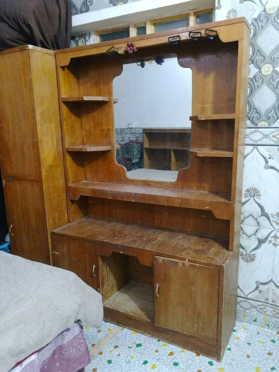 غرفه عراقيه للبيع نضيفه 4 قطع ب 350وبيه مجال
الاستفسار 
***********
