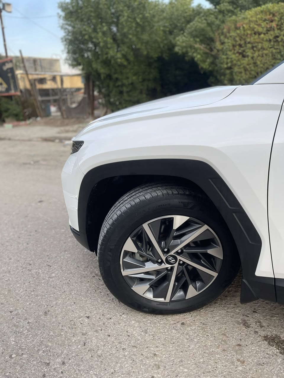 السلام عليكم
للبيع أو المراوس 

توكسان           موديل                   2024 

السعر 213 وبيها مجال للطيبين 

فول مواصفات 

المواصفات 

بصمة 

ترحيب 

كامرة دوارة 

نفكيشن 

داخل ابيض 

تشغيل عن بعد  

مري شفط 

شاشة إلكترونية 

عداد دجتل 

لد نهاري 

كشاف ضباب 

بردات خلفية 

كراسي كهرباء 

حساس امامي 

حساس خلفي 

سايد بريك بصمة 

وباقي المواصفات المعروفة 

السيارة كفالة من الصبغ والتبديل

 عد بارد مكان واحد كد شبر فقط 

رقم بغداد بسمي سنوية لل 2030 رقم دولي 

مكاني النجف 

***********
