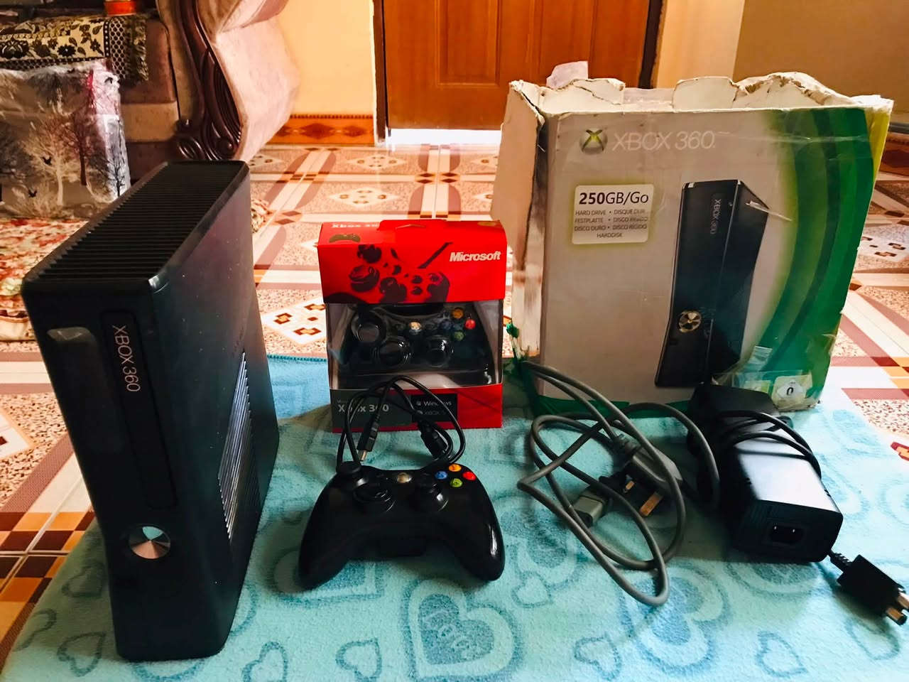 سلام عليكم للبيع اكس بوكس 360 جهاز كلش كلش نظيف ماشاء الله هارد 250 كيكا يحتوي 98لعبه وقابل للزيادة يده بلادي ليزر اصلي ويده بعده بل كارتون مامستخدم لمس اصلي مكان قرص شغال الجهاز شرط مامفتوح بعده لزكه شركه بيها مكاني كركوك رقم موبايل *********** سعره 120 الف وبي مجال شي قليل
