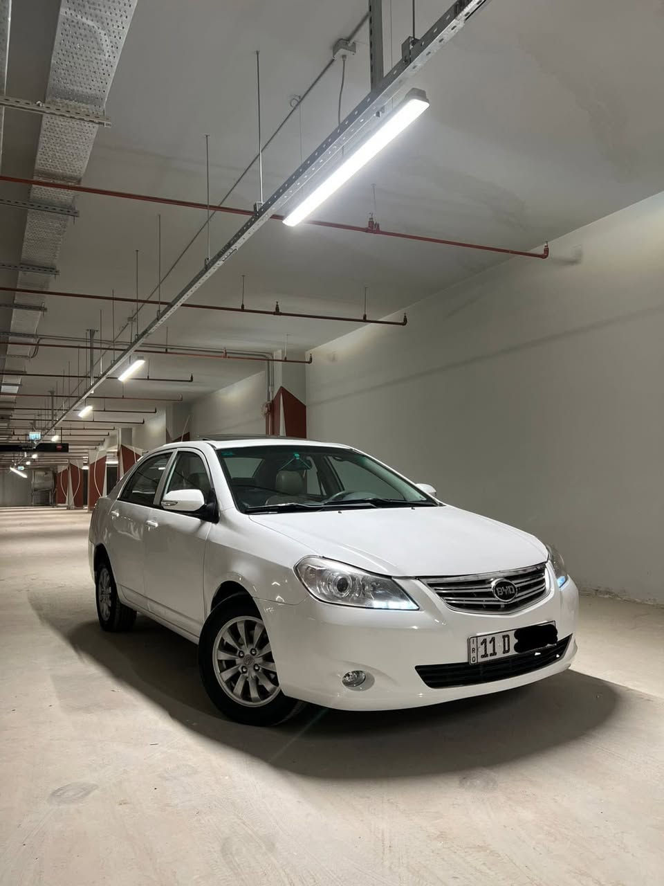 السلام عليكم ورحمة الله وبركاته 
اللبيع  Byd G3 2016    
كير  بحالة الوكالة
محرك  1800 بحالة الوكالة لا بخار لا تنقيص لا صوت 
استلام شركة على ايدي 
فول مواصفات 
صدر امامي خلفي صوت برغي ماكو  
تبريد ثلج + تدفئة 
فتحة ب السقف 
تحكم ستيرن 
تايرات جديدة
 شاشة + حساس خلفي + كامرة
سياره جاهزه وأستعمال  وميحتاجلها اي شي  
بأسمي رقم بغداد الجديد   
تحويل ثاني يوم
السعر 68  وبيها مجال بسيط  !!
مكان السياره بغداد المنصور 
رقم الهاتف ***********
