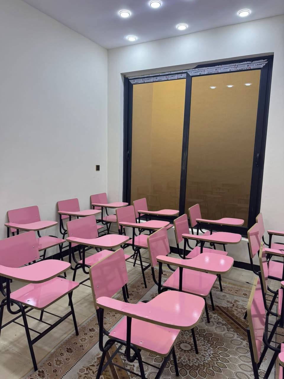 السلام عليكم 
قاعات دراسية للايجار 
للاستفسار ***********
مكيفة ومؤثثة كاملة من كل النواحي
ويوجد ايضاً شاشات عرض
