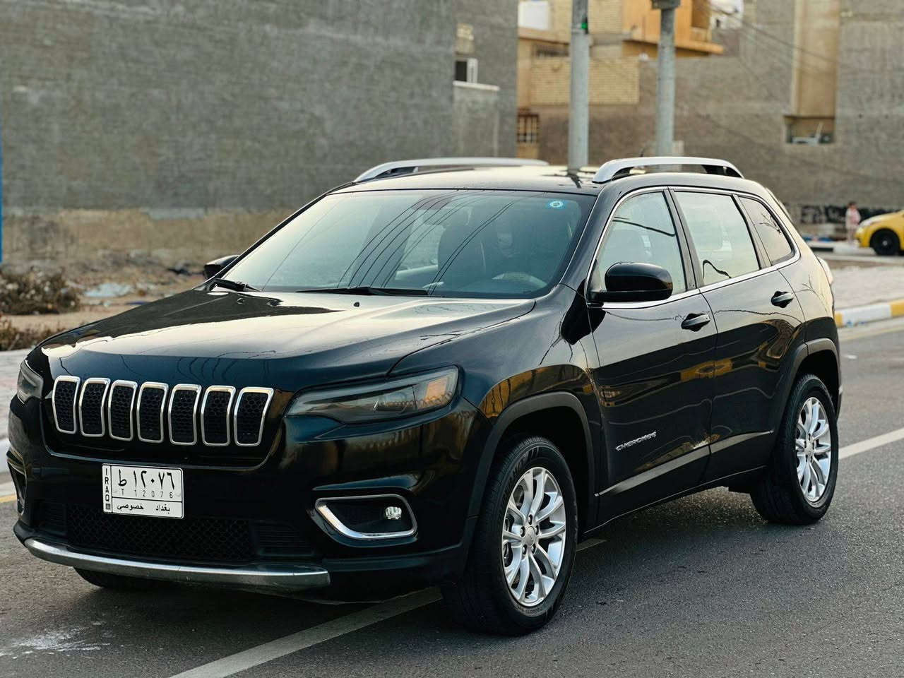 سلام عليكم للبيع جيب بزون موديل 19 حادثه خشم البنيد فقط بدون اي رباك سونار مرفوق بلمنشور سعر 128 وبي مجال بسيط مكينه 2400 كشنات جلد كامره خلفيه دواره تحكم ستيرن جهتين قطعتين تبريد شاشه كبيره بصمه وبصمت تشغيل كشنات كهرباء هيترات بلمري حساسات تشغيل ذاتي سايد بريك بصمه فول موصفات عده الفتحه مكينه وكير كفاله تخم تاير حداديه تدفئه تبريد العنوان كربلاء للستفسار ***********
