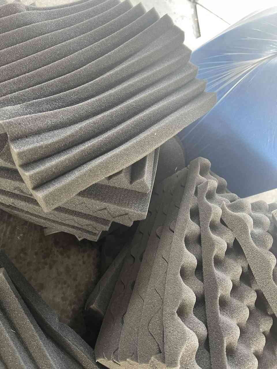 تستخدم هذه الألواح لامتصاص الموجات الصوتية وتحسين جودة الصوت في الغرف. 
تستخدم في استوديوهات التسجيل، غرف السينما المنزلية
الوظيفة: تساعد في المعالجة الصوتية (acoustic treatment) والعزل الصوتي 
عدد 130 قطعة 
اللي يريدهم يكتب سعر


**إذا كنت صاحب هذا الإعلان وتريد حذفه لأي سبب، رجاءا أرسل رسالة إلى الدعم الفني**