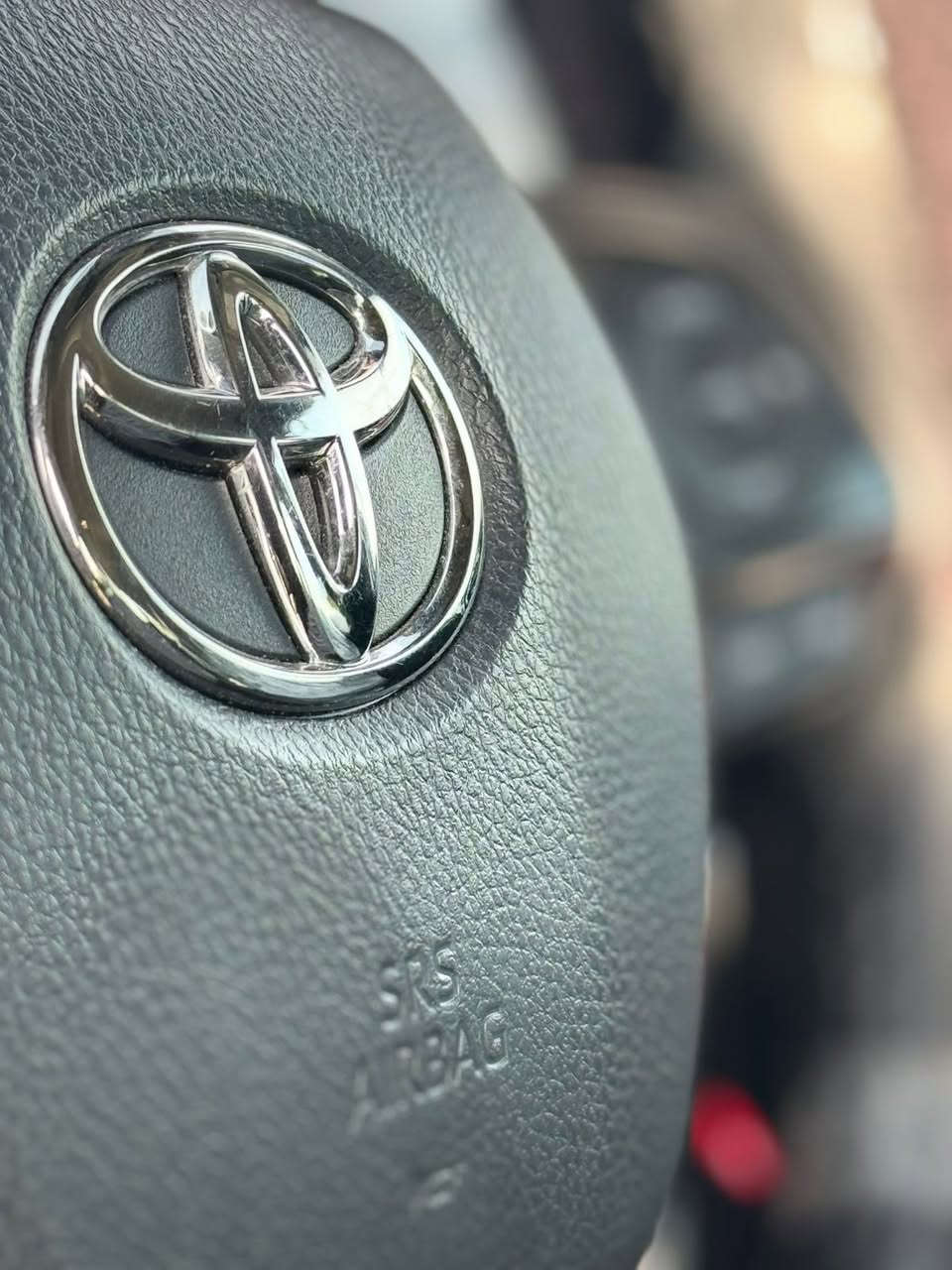 سلام عليكم للبيع فقط  تيوتا كامري رقم أربيل 
سنوية جديد بسمي   دفتر بانزين موجود 
موديل ٢٠٢٣ فئة seبلاك توب وارد كندي
محرك اربع سلندر بانزين 
مواصفات كشن جلد نقط عميه رادار جانبي 
بصمة    لون مميز نيلي 
سيارة جاهز من كل نواحي 
ضرار : قطعتين صبغ بدون دواخل ( چاملغ سايق +باب سايق).   بچم كبس    خلفي كبس 
سيارة ماشية٥٠ ميل 
سيارة بدون مصرف دينار واحد ما تصرف عليه 
محرك كير صدر تايرات كل شرط
رقم موبايل *********** 
مكاني كركوك سعر ٢٢٠$ بي مجال
