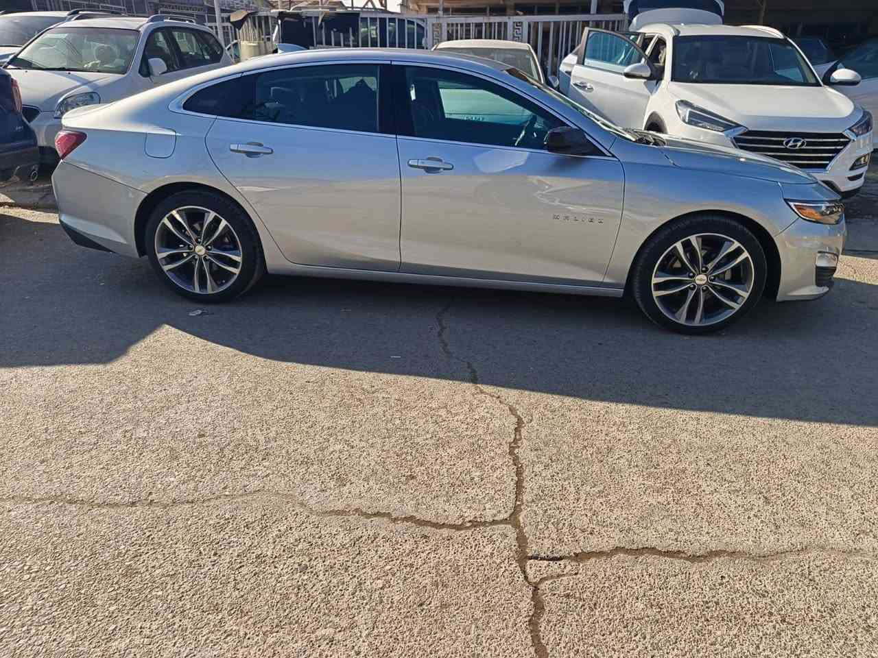 سيارة للبيع موديل 2022 امريكي ماشيه 130 الف
ضررها جاملغ امامي اتجاه السائق رقم دهوك شرط تحويل
سعر 125 $ للاستفسار اتصال عل رقم ***********
