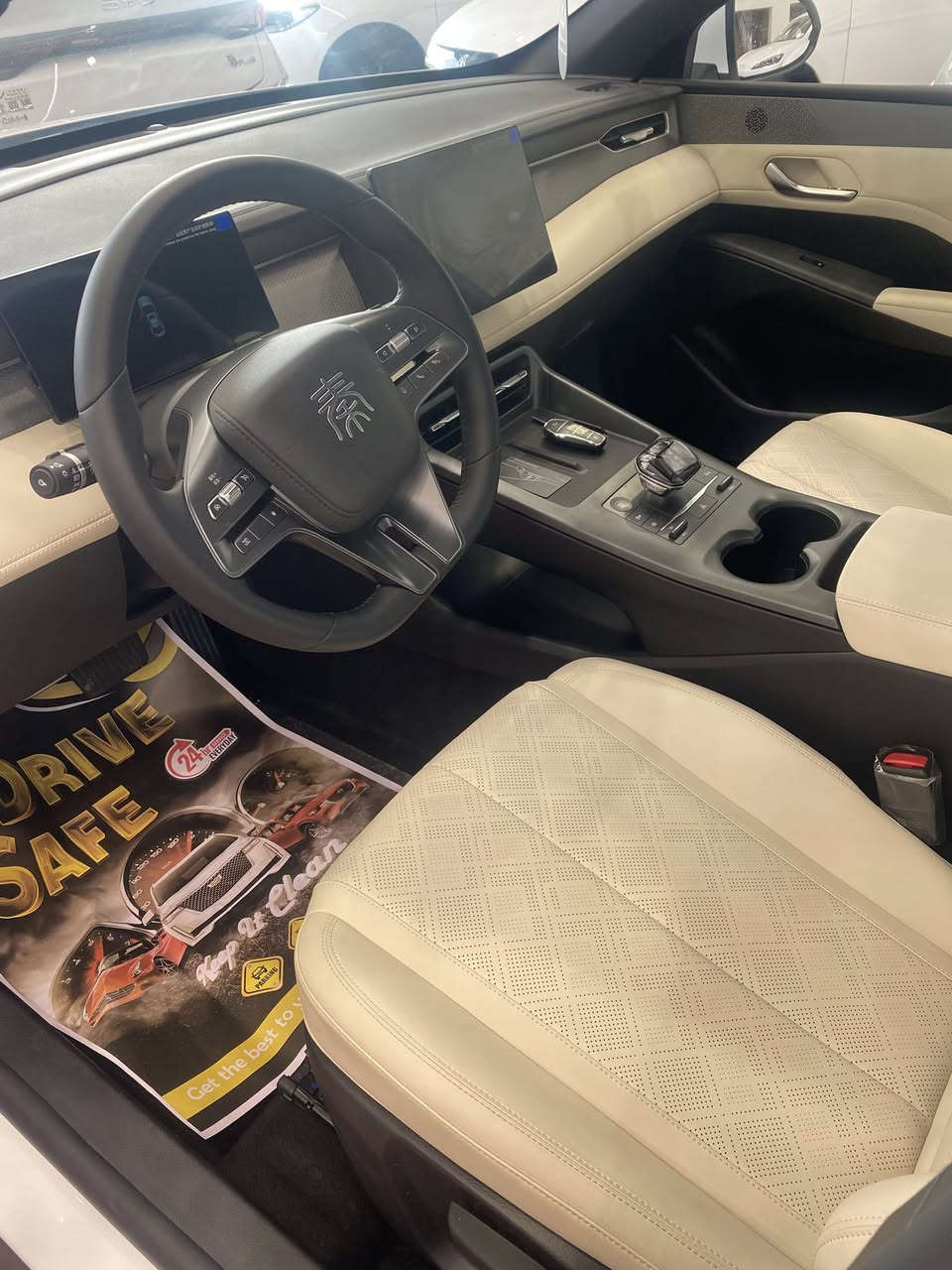 🚗 للبيع
BYD Qin Plus – موديل 2025

🌍 المدينة –  بغداد – البياع الشارع المميز /شركه اريج نينوى 

•   🛣️  المسافة المقطوعة    - زيروووو  
------------------------------------------------------------ 
💰 السعر:        علق بي واي دي او Qin Plus او 2025 او BYD او الاتصال على : ***********/حسن 

وسوف يتم الرد على الخاص برسالة بالسعر ورقم البائع 
✅ المواصفات :

📆 الموديل: 2025 
⚙️ المحرك: 1.5 لتر
📏 الممشى: زيرو
🌍 الوارد: صيني
🛡️ الضمان: كفالة
🛞 الويل: 16 إنج

• نظام هايبرد اقتصاديبنزين + كهرباء 
• شاشة لمس كبيرة متعددة الوظائف
• دعم Apple CarPlay / Android Auto
• كاميرا خلفية مع حساسات ركن
• تحكم مقود متعدد الوظائف
• نظام تشغيل بصمة / زر تشغيل
• مكيف أوتوماتيك بتحكم رقمي
• نظام ثبات إلكتروني ESP
• مانع انزلاق TCS
• نظام المحافظة على المسار
• نظام تنبيه النقطة العمياء
• رادار أمامي للتصادم والتنبيه المبكر
• مثبت سرعة ذكي
• مقاعد مريحة بتصميم رياضي
• نوافذ ومرايا كهرباء
• نظام فرامل ABS + EBD
• وسائد هوائية متعددة
• إضاءة LED أمامية وخلفية
• قفل مركزي + إنذار
• وضعيات قيادة متعددة (Eco / Normal / Sport)
• استهلاك وقود اقتصادي جدًا
• عزل صوت ممتاز داخل المقصورة

#للبيع #سيارات_للبيع #سيارات #بغداد_سيل
