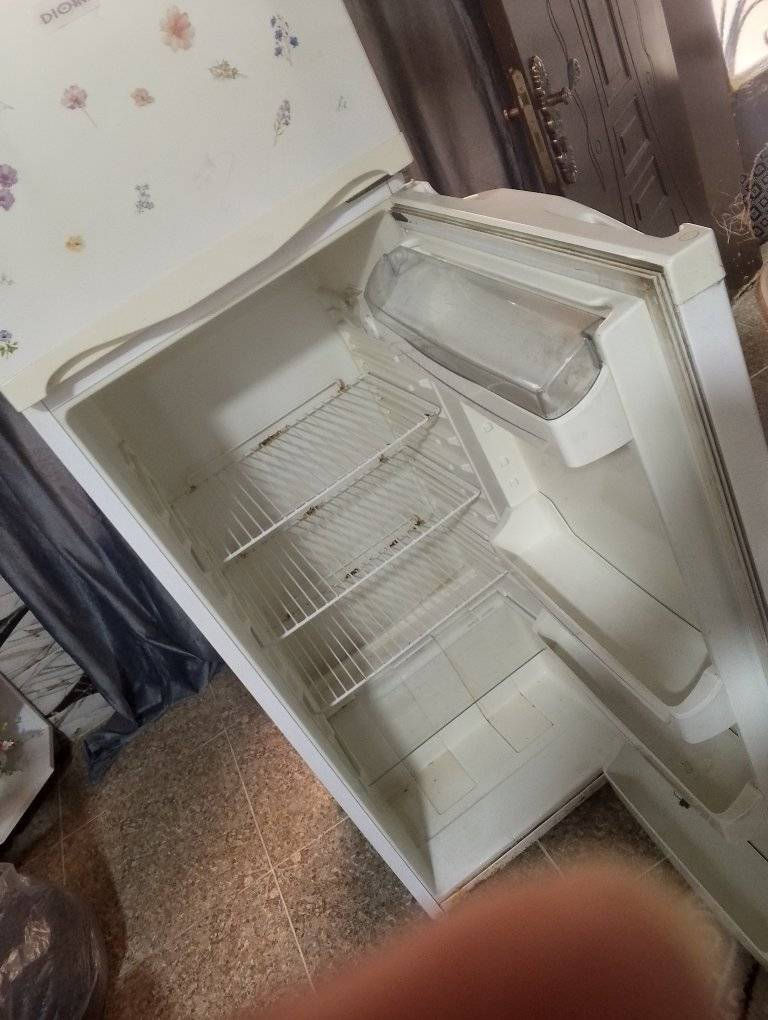 مكلف بالنشر 
ثلاجة مستعملة شغالة مابيها عيب فقط الباب هو ينسد بس يريد شوية تصليح ..
السعر 150 وبيها مجال


**إذا كنت صاحب هذا الإعلان وتريد حذفه لأي سبب، رجاءا أرسل رسالة إلى الدعم الفني**