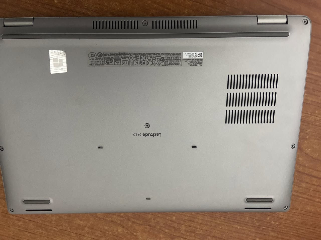 Dell latitude 5420
Core i5-1135 G7 
Ram 8 قابل للتطوير 
Hard 256 قابل للتطوير 

جيل ١١ فئة G7يعني اقوى اداء ب فئة متوسطة 
كيبورد ضوئي +عربي انكليزي نضافة ٩٥٪؜
شاحن تايب سي 
قفل كامرا 
سعر 410 بي مجال بسيط 
***********
