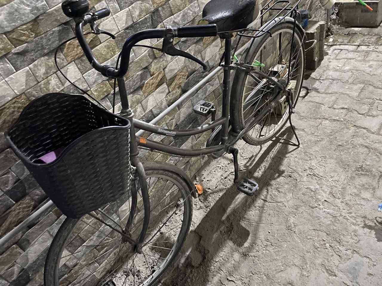 بايسكل للبيع بسعر 75 وبي مجال ***********
