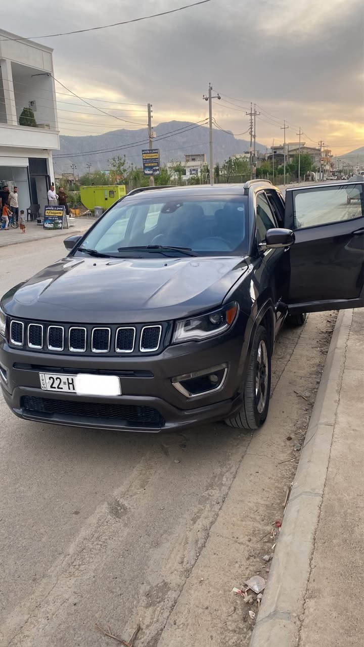 * مارکە: Jeep Compass
* مؤديل: 2017
* VIN (ژمارەی شاسی): 3C4NJDCB2HT631418
* مۆتۆری 2.4L Tigershark
* 180 HP
* سیستەمی 4×4 (Jeep Active Drive)
* پانۆرامای دوو بەش
* كوشن جلد
* كوشن كاره بايى
* كوشن هيته ر
* سوكان هيته ر
* به سمه 
* شه غال
* ئؤتؤ ستارت ستؤپ 
* کامێرای دواوه
* ئاوينه رادار
* فول فوله 
* ژماره موبايل :***********
* ناونيشان:رانيه رانية, السليمانية
