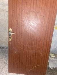 باب خشب ثقيل • سعر خاص