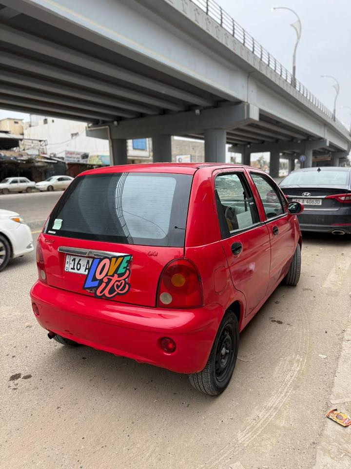 سلام عليكم للبيع QQ موديل 2013 سياره نضيفه وحلوه كير عادي مكينه 4 سلندر تبريد شغال كلشي شغال حداديه جديده رقم قادسيه انكليزي مميز اربع ارقام  فقط مكينته بيه تبخير السعر ٢٥ وبيه مجال مكان ديوانيه رقم ***********
