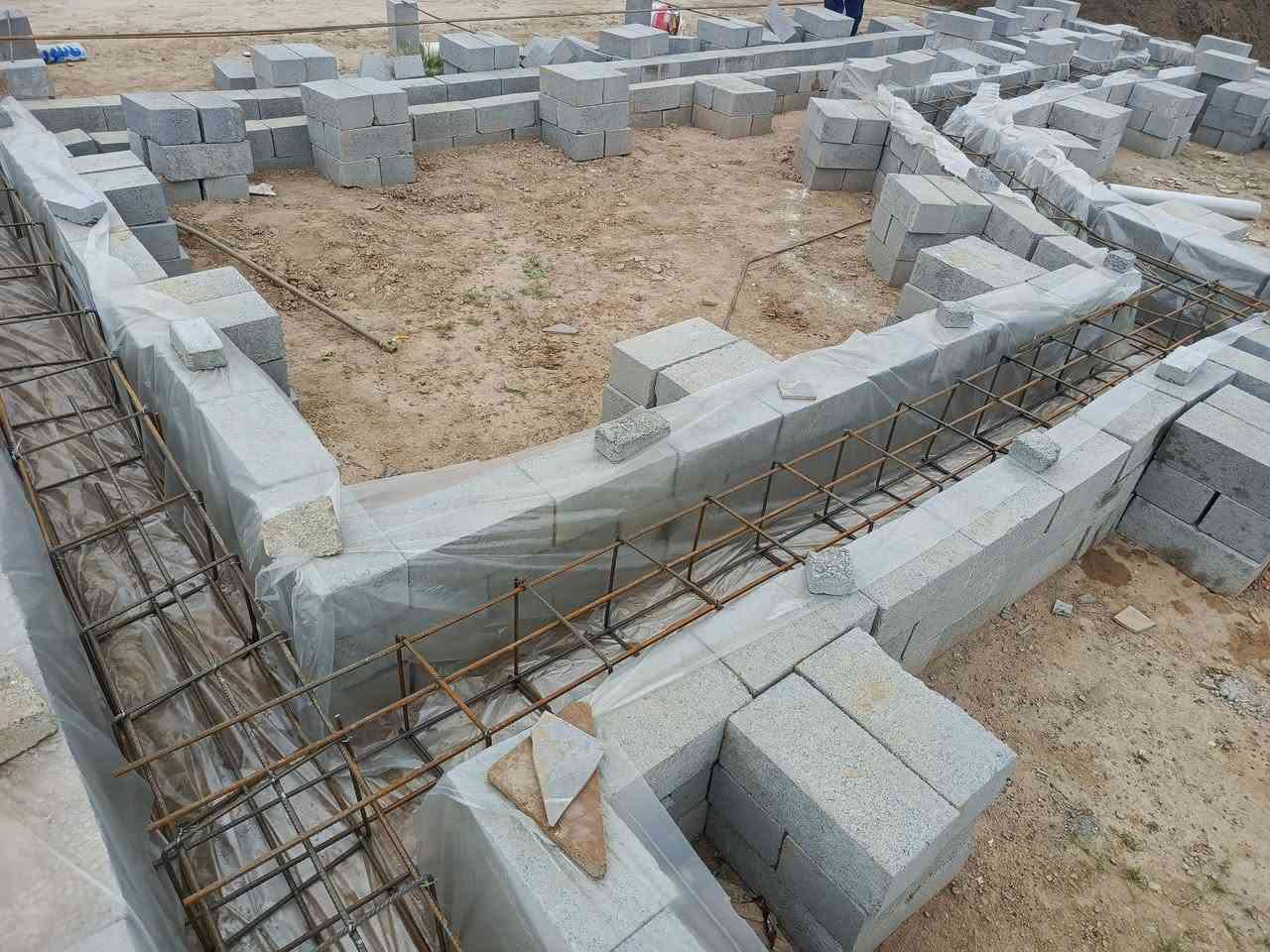 ﷽اللهم صلي وسلم على نبينا محمد
***********
السلام عليكم
يوجد كادر عمل جميع أنواع الشغل 
1-اساس ضاهري. تصفيط بلوك +تسليح 
2 - اساس الحفر. + تسليح 
3- تنضيف بيوت +   تسفيط بلوك + تحويل بلوك 
4- لبخ بتلو +فلونكات 
5- جميع انواع التفليش + گشط
