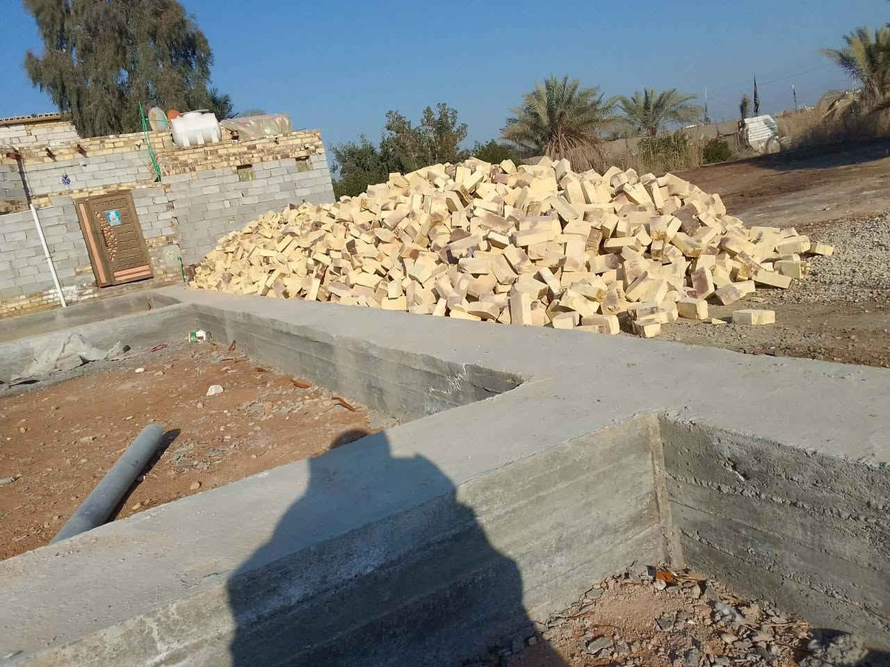 عرصه. 300 متر زراعي سند 25. بناء البتلو 200 والباقي 100م  البتلو مسلح بي طابوك 20 الف طابوكه عنوان ديوانيه  خلف معمل الكاشي طريق السنيه  يبعد عن الشارع 100م السعر 35 وبي مجال قليل


**إذا كنت صاحب هذا الإعلان وتريد حذفه لأي سبب، رجاءا أرسل رسالة إلى الدعم الفني**