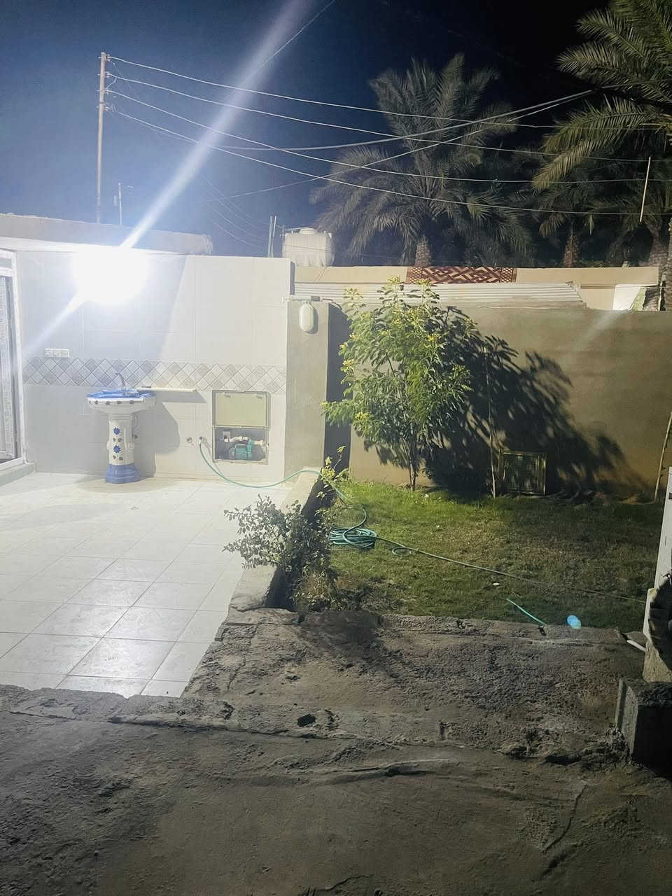 بيت للبيع المساحه ٣٠٠م منطقه الشيب على الحولي ركن البيت بي قصاصه بلديه بناء حديث يحتوي على غرفتين نوم وصاله ومطبخ وصحيات موقع البيت ممتاز وبسعر مناسب ان شاءالله 
مكتبعقارات بلدروز بن عريبي
ابو سدن
***********
***********
عنوان المكتب
بلدروز حي العصري تقاطع التربيه القديمه شارع حاتم القاضي
@الجميع
