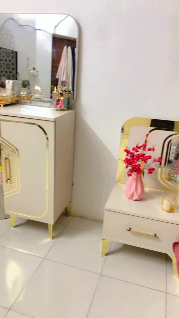 سلام عليكم غرفه تركي ٨ قطع نظيفه استخدام قليل لمعرفه السعر الاتصال بهاذ الرقم ***********
