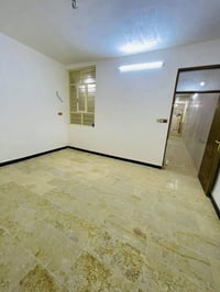 للإيجار. مساحة 120 متر بناء حديث ⬇️⬇️ مدخلين طابقين كراج — استقبل— صال...