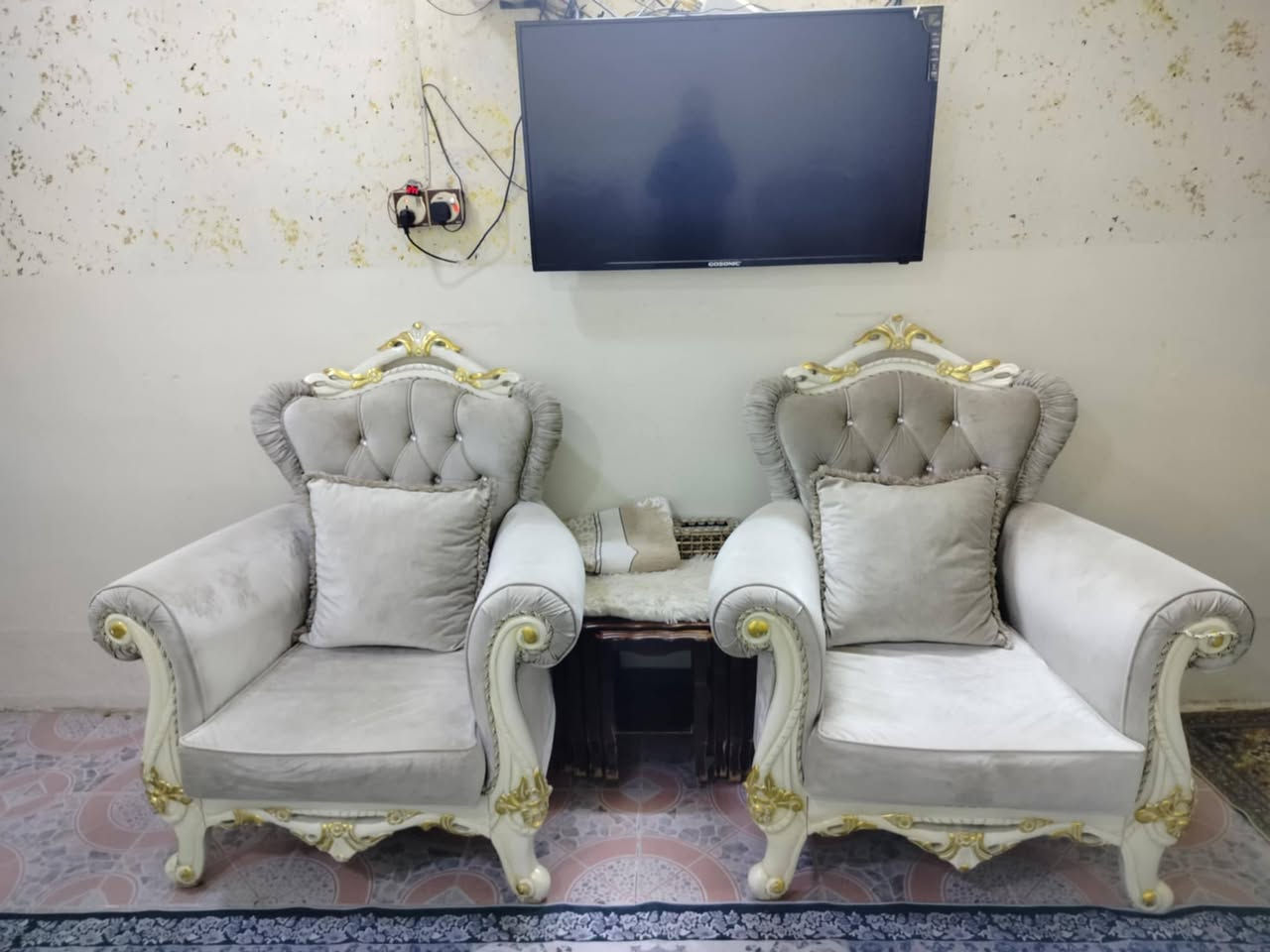 ديوان تركي ملكي للبيع 
عنوان حي سومر 
اتصال ***********
***********
نظافه 80٪
