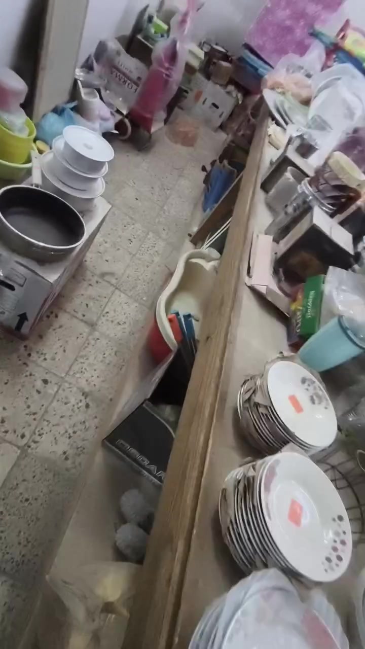 السلام عليكم
ميز خشب طابقين للبيع مع وجود تختات خمسه
طول الميز 4 امتار عرض 1 متر
جام خانه سلايت كاملة للبيع
عرض 3 امتار 30
بغداد حي الاعلام
***********
