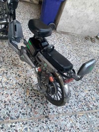 دراجة شحن نضيفة كلش صار شهر متروكة رايدلها بطاريات بس عداد يشتغل سرعة ...