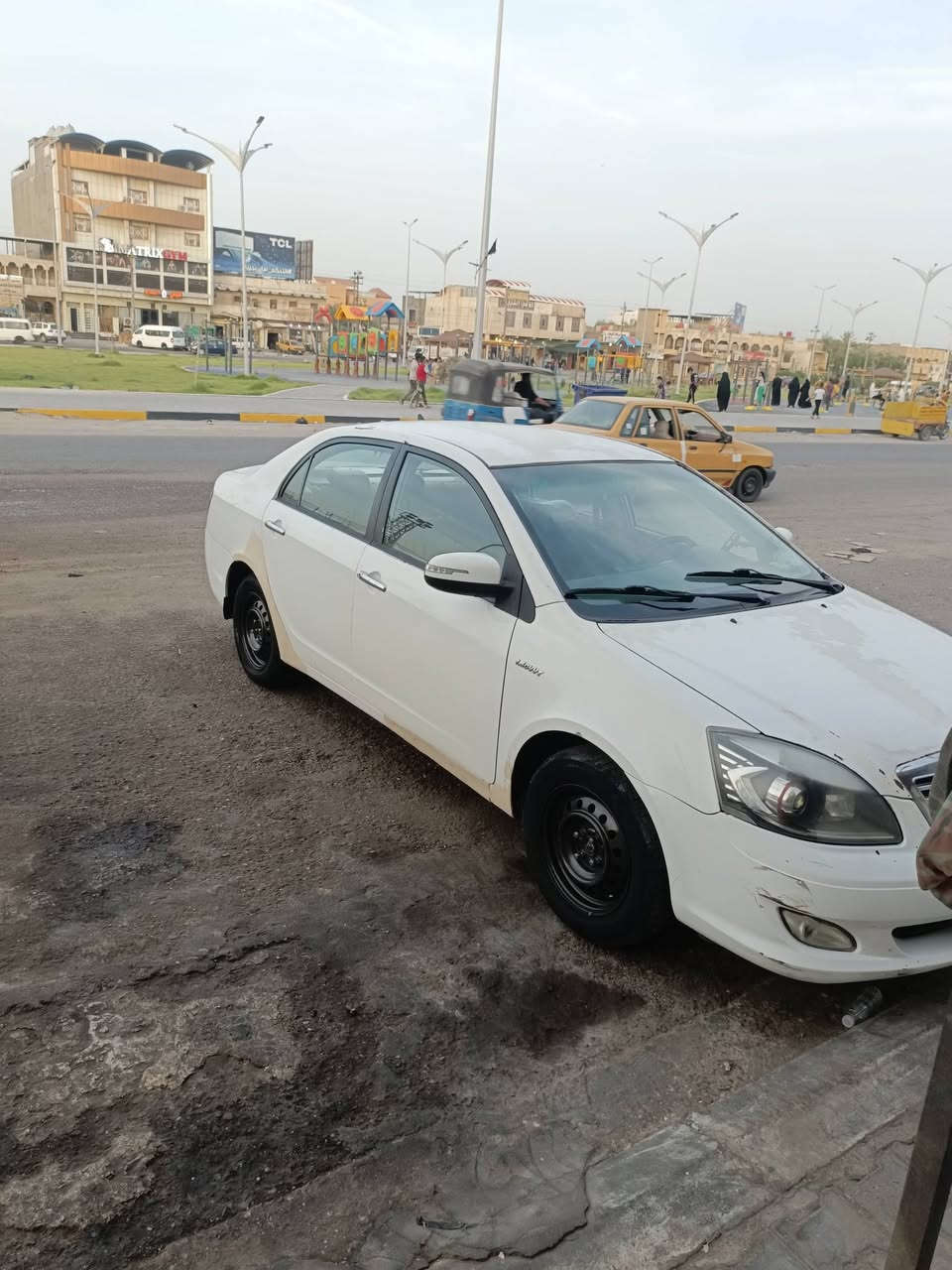 جيلي موبل 2013 كير عادي مكينه كير حداده كفاله بيها شوي ملاحضات بالدوس والدواير معجنهن رقم بصره للبيع 37 وبيها مجال بصيط
***********
