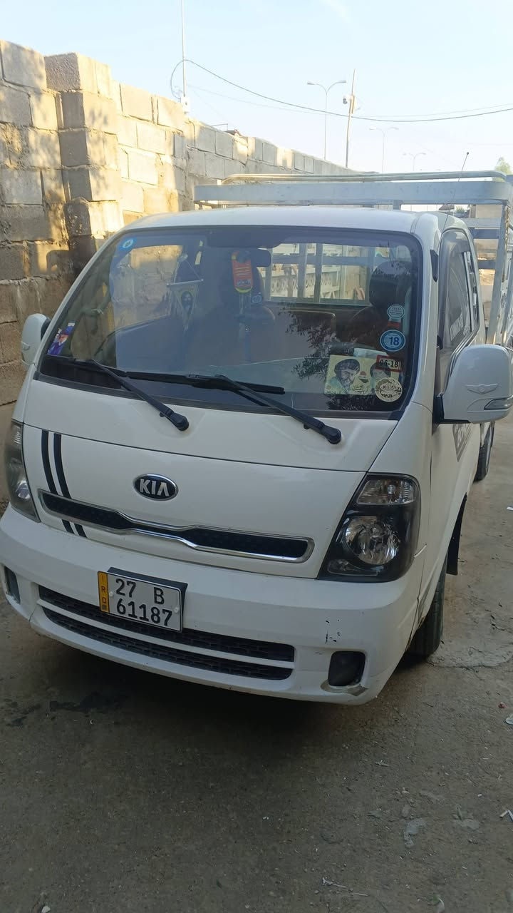 كيا 2018 ما بيها اي ضربه ضربه صغيرونه بباب السائق من غير هاي الضربه الباقي مقفولر سعر 115 السنويه باسمي ***********

