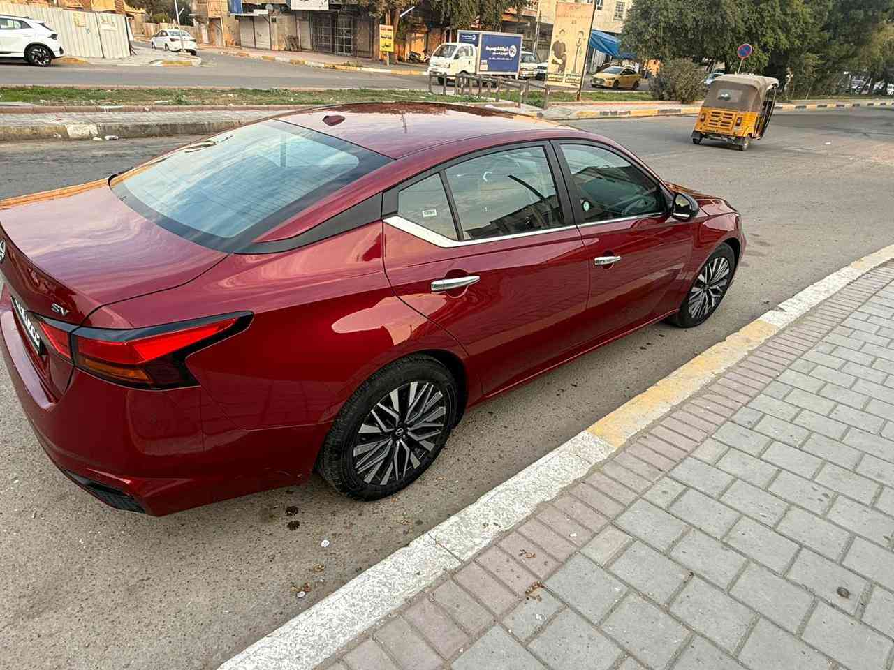 نيسان اليتيما ياباني اصل حادث كدامك جاملغ اتبدل ونصبغ وشويه من الباب صار صبغ هم تتابق لون 
موديل 2024 بدون ايرباك
السياره فول SV 
الSV معروفه مواصفات
بصمه تشغيل 
بصمه ابواب جهتين 
تحكمات ستيرن جهتين
شاشه جبيره 
شاشه اعطال وتحكمات 
كامره خلفيه
انضمه قياده
رادار امامي 
رادارات جانبيه
حساسات خلفيه
توقف ذاتي امامي 
توقف ذاتي خلفي 
لايت LED
محرك 2500 المرغوب 
السياره دخول جديد وترقيم جديد بأسمي
سياره موجوده بشارع فلسطين  
سعر هذا رقمي 
***********
