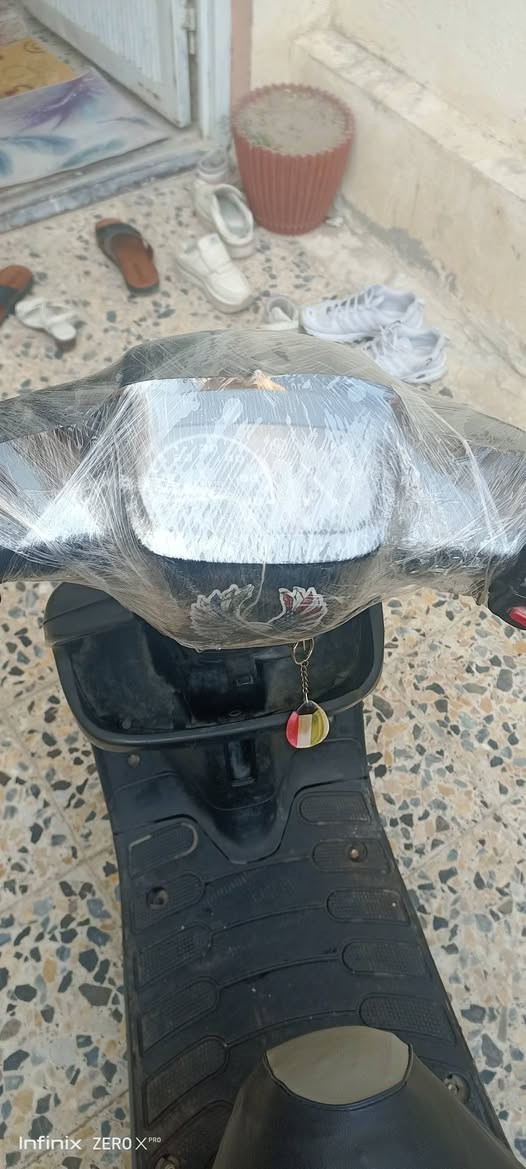 سلام عليكم للبيع دراجه بطه الشاصي بي فطر وملحوم مكينه ناعمه قفل ستيرن قفل اكسل قفل جنطه تايرات جدد كهربائيات كله شغاله السعر 125قفل  مكاني حي السلام ***********
