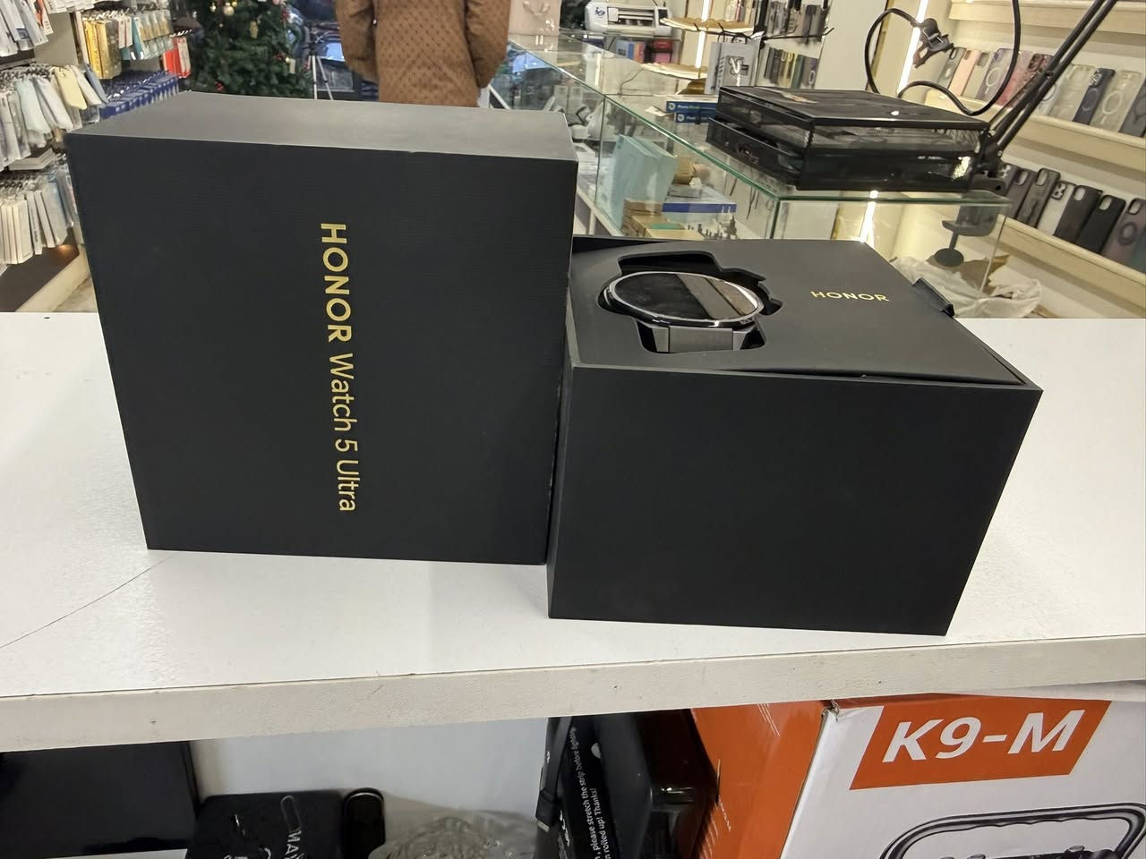 ساعه مستخدمه البيع
نطيني سعر بلعافيه بلا كسران
***********
