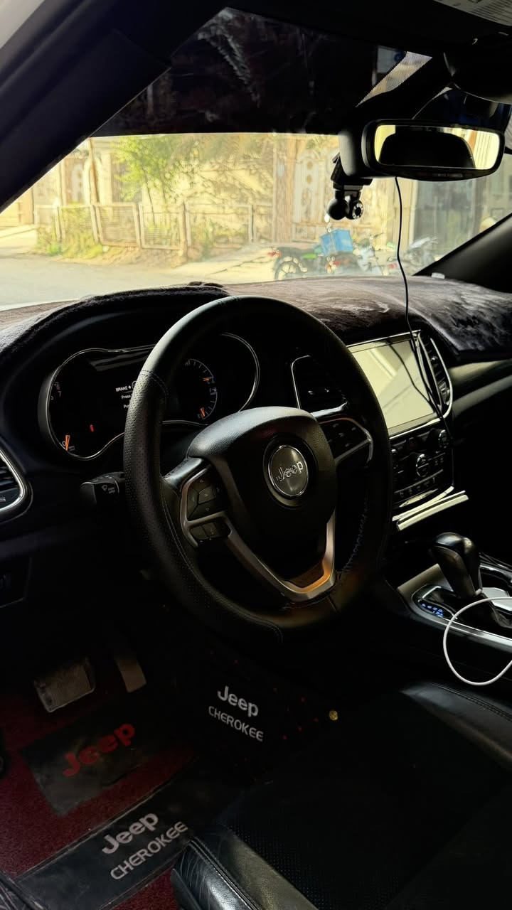 جيب 2019 بلاك توب
بيها 3 قطع صبغ وصور سونار مرفقة 

السياره حيل حيل نظيفة وفول الاخيرة 

ما يندارلها غير السوبر لان قليل ينطلع بيها

فتحه ،كشنات تدفئة تبريد، شاشة، رادار مانع اصدام ،

اهواي بيها بعد مواصفات وهيه فول  

محرك مكفول كيرمكفول 

220 قفل قفل قفل 

رقم بغداد مداور ثاني يوم 

*********** 

مكان السياره بالنجف
