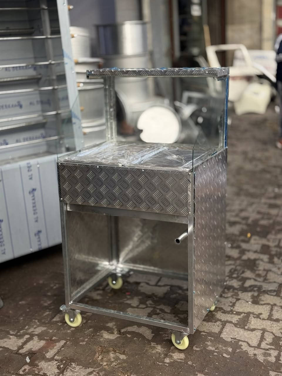 حسين العامري
***********
حسن العامري 
***********
