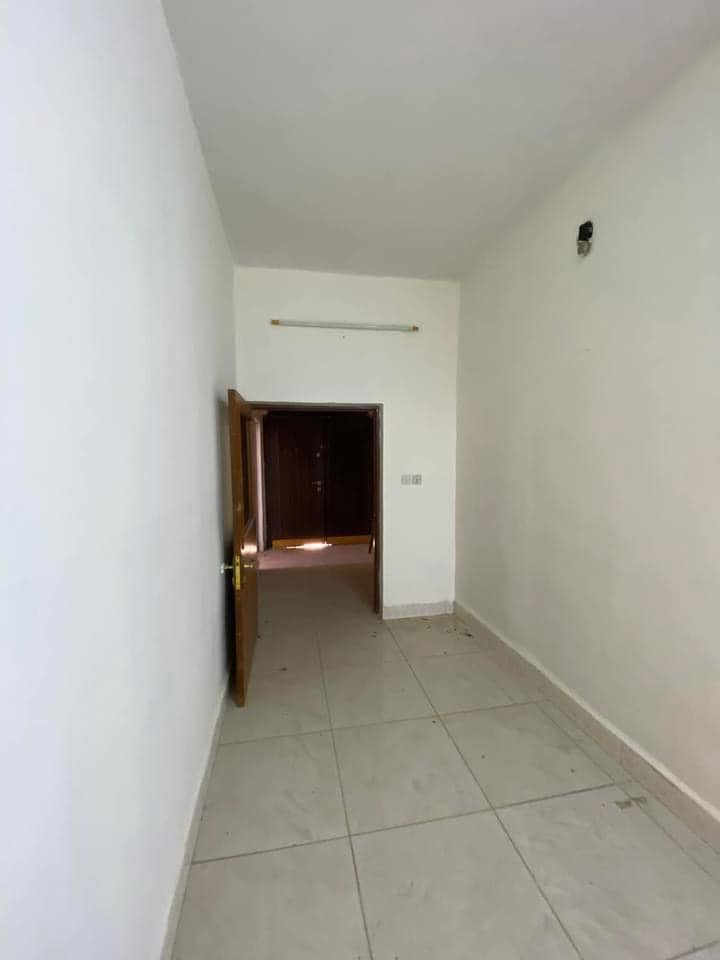 #دار للإيجار طابـقـيـن بناء نظيفة  موقع جدًا مميز شارع عريض 

#العنوان كركوك  - حـي عــدن - الـضباط

#المساحة 300 متـر الواجهة 15 إتجاه شروق شمس      

طابق الاول: غرف نوم عدد 3  - هول  - استقبال - مطبخ حار بارد - صحيات  - كراج سيارة - حديقة
الطابق الثاني : غرف نوم عدد 2 - هول - صحيات 

العقار #حصرًا لدى مكتبنا 
بأمكانكم عـرض عقارتكم لدينا سواءً كانت #بيــع أو ايـجـار 

 للاستفسار الاتصال *********** رشوان المفرجي 

 يتوفر واتساب - تلكرام  

او مراجعة مكتب [ البيرق للعقار ]حي عدن سايدين مدينة العاب كركوك  قرب جامع تحسين صوراني مقابل ثانوية امداد للبنات
